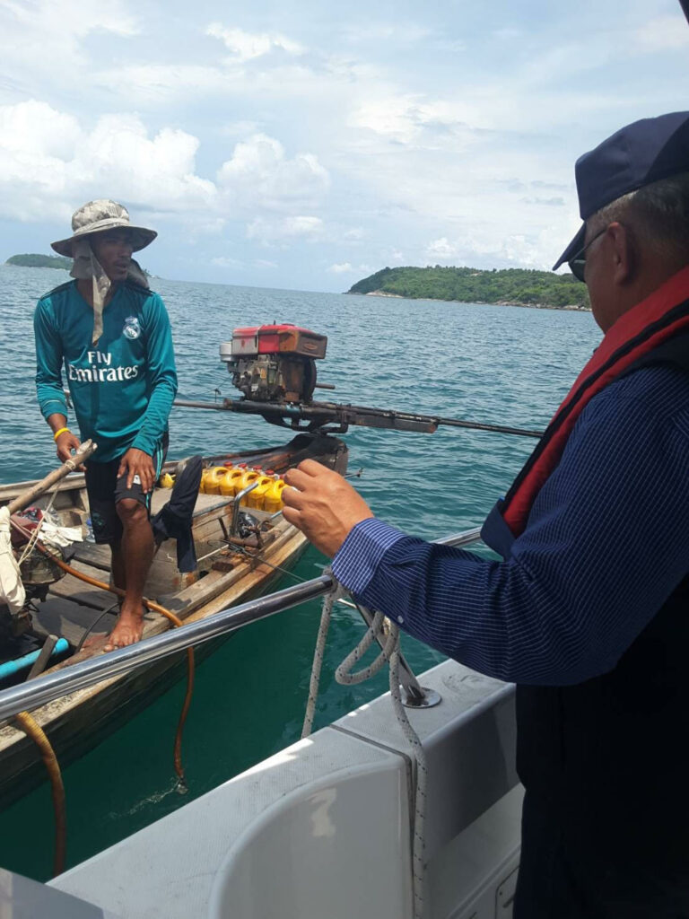สบทช. 9 เดินหน้าพร้อมประสานเรือนำเที่ยว ชาวประมง แจ้งเบาะแสฉลามวาฬ | News by The Thaiger