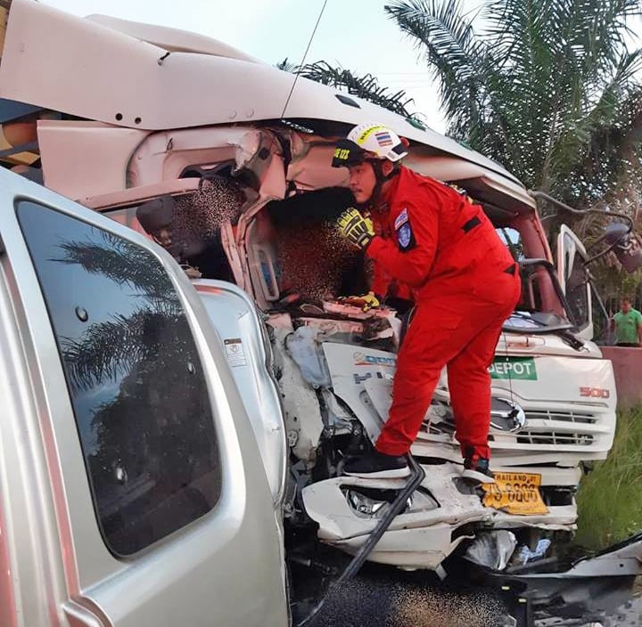 Seven die in motorway smash | News by Thaiger