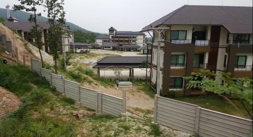 Chiang Mai: Controversial housing estate to be ringed with ‘No Man’s Land’ signs | News by Thaiger