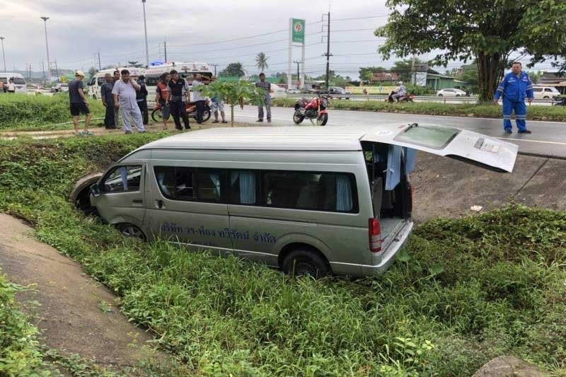 Hat Yai: 18 students injured after school van crashes into ditch