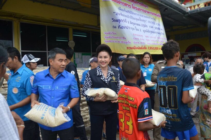 กุศลธรรมภูเก็ต แจกข้าวสาร อาหารแห้งแก่ผู้ยากไร้ ฉลองวันเกิดเทพ “โป๊ยจุนเซี้ยฮุก” | The Thaiger