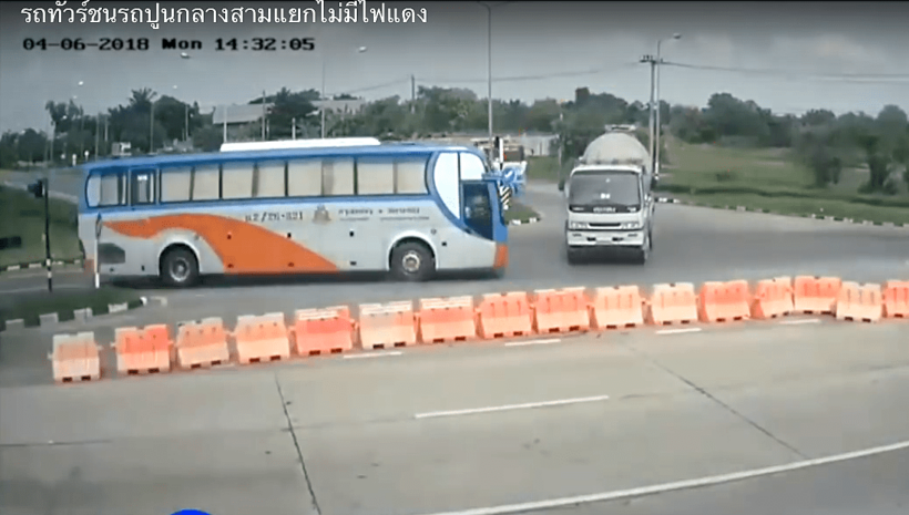 Tour bus collides with concrete truck in Khon Kaen