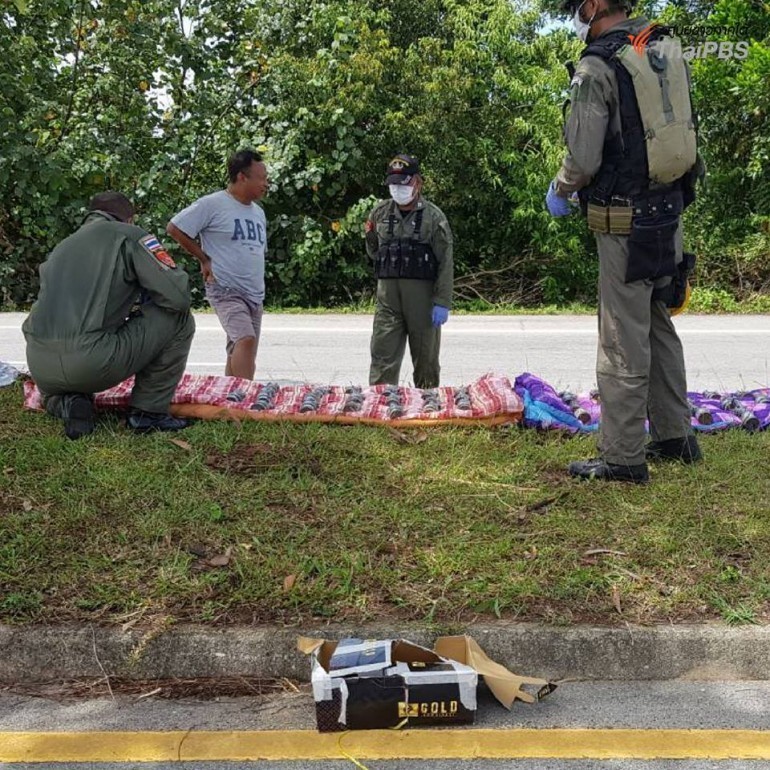 Narathiwat: 40 pipe bombs seized at a checkpoint on busy highway