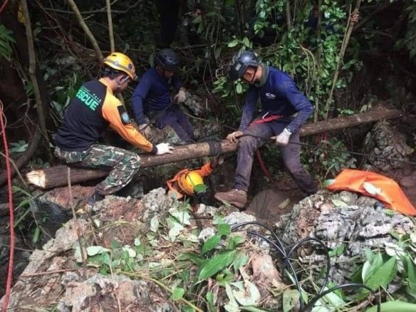 Chiang Rai: Border patrol policemen searching cave shafts today | News by Thaiger