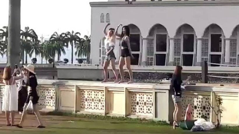 Malaysia: Chinese tourists fined for dancing in front of Kota Kinabalu mosque