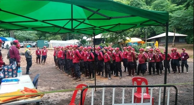 Chiang Rai: Border patrol policemen searching cave shafts today