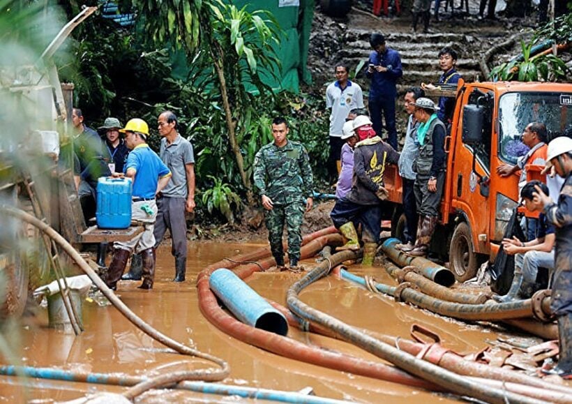 First Mu Pa members emerge from Tham Luang cave