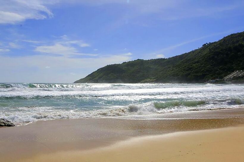 Crocodile catchers waiting for conditions to moderate at Nai Harn beach