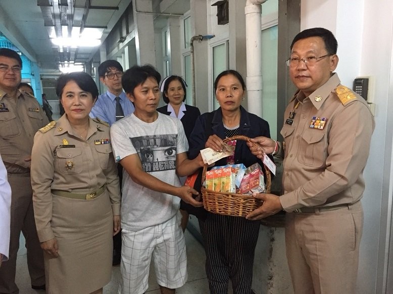 Chiang Mai: Governor visits 74 year old rape victim