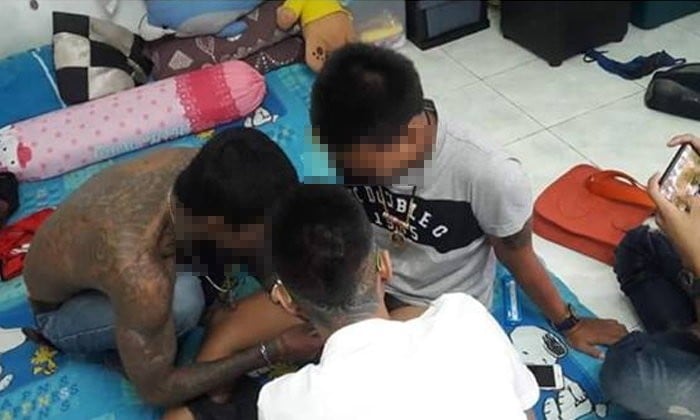 Young Thai man falls for the old 1000 baht penis enlargement scam