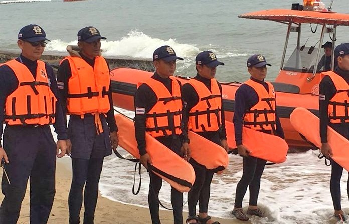 Pattaya netizens blast marine safety photo-opportunity as PR stunt