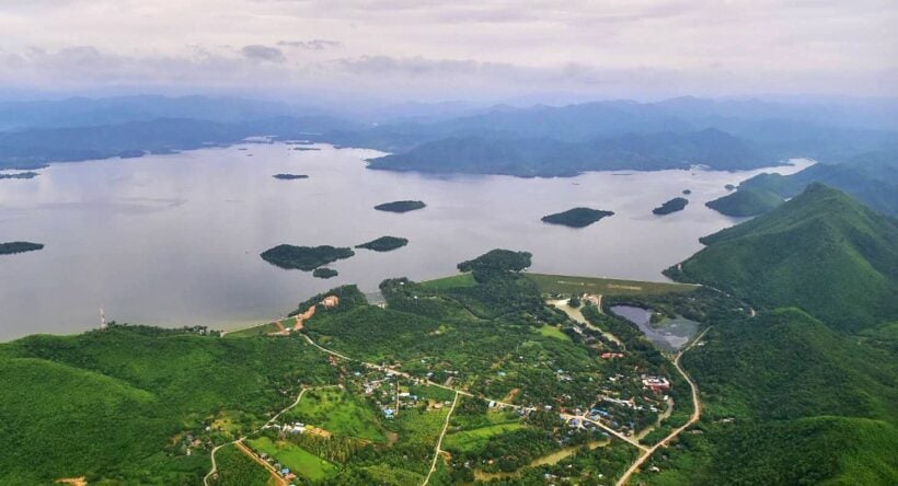 Phetchaburi town prepares for a soggy weekend