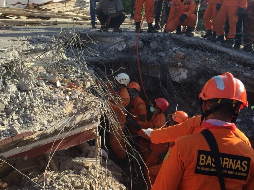 Rescuers try to free people trapped in collapsed mosque – Lombok