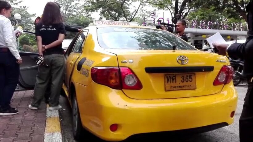 BKK Taxi driver fined 2,000 baht for watching porn whilst driving