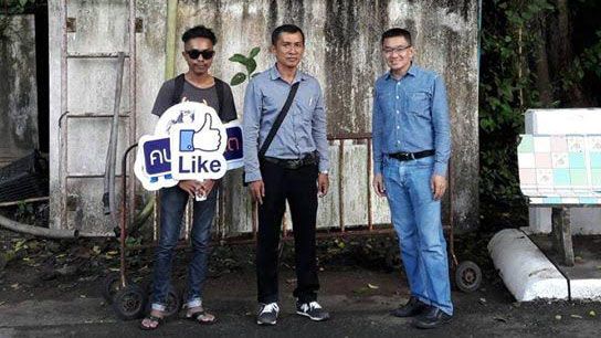 เจ้าหน้าที่ลงพื้นที่เขาโต๊ะแซะติดตั้งป้าย “ข้อปฏิบัติในการชมลิง” 4 ภาษา | The Thaiger