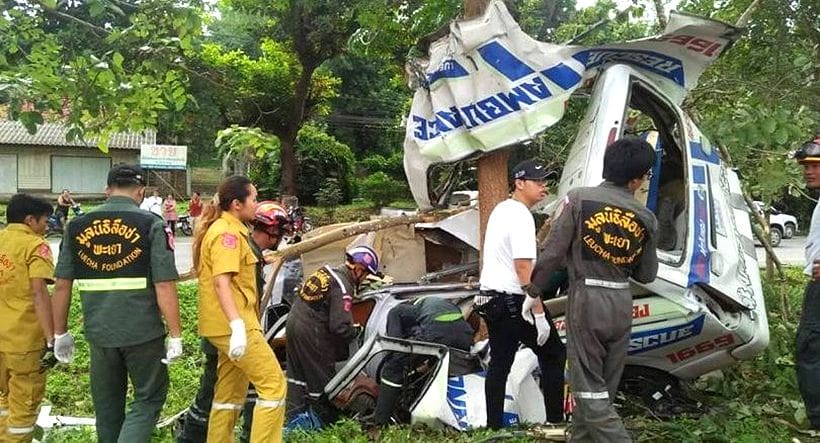 Ambulance slams into tree in Lampang killing three