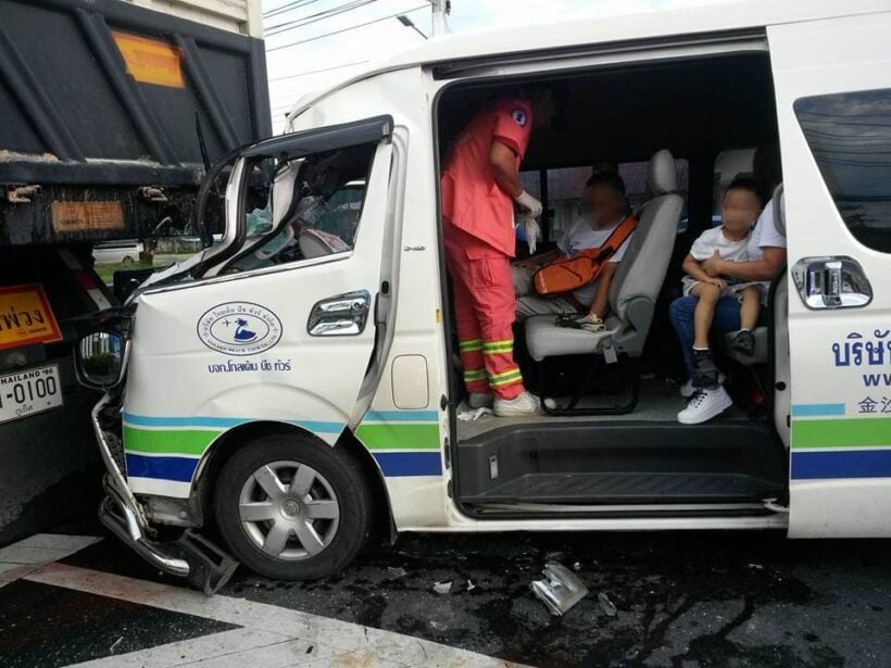 Chinese tourists injured in Phuket minivan accident | News by Thaiger