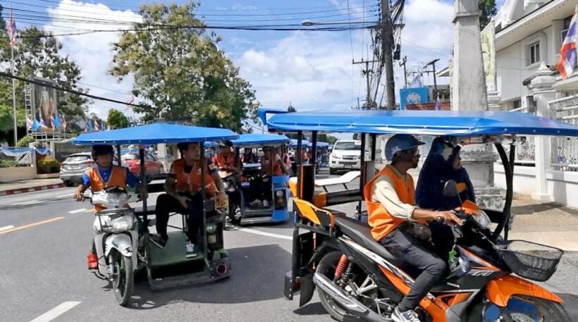 Krabi ‘Saleng’ taxi drivers protest to be allowed to carry passengers