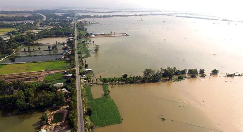 Mekong water level drops but surrounding areas remain submerged