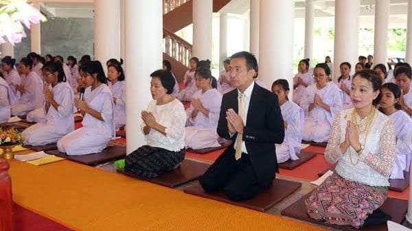 รร. สตรีภูเก็ต จัดบวชชีพราหมณ์ ถวายเป็นพระราชกุศลแด่ในหลวง ร. ๙ | News by The Thaiger
