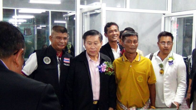 เสรีพิศุทธิ์ ลงพื้น พบปะผู้สนับสนุนพรรค พร้อมชูนโยบาย แก้ราคายางพารา | The Thaiger