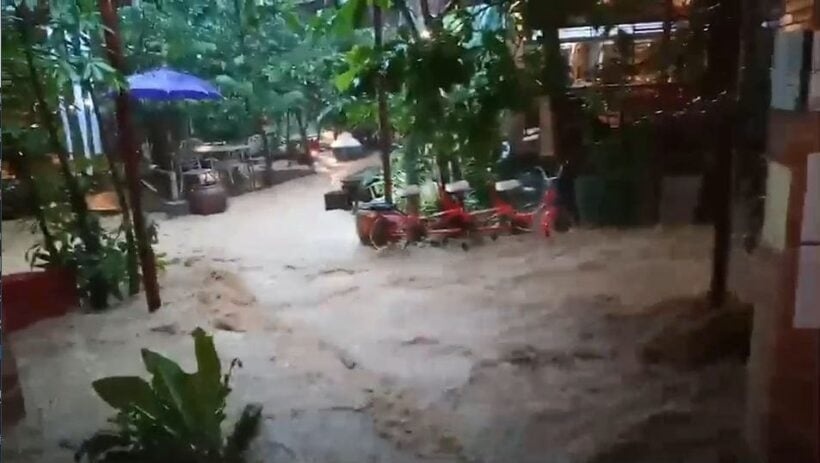 Flash floods in Krabi damages a restaurant in Ao Nang – VIDEO