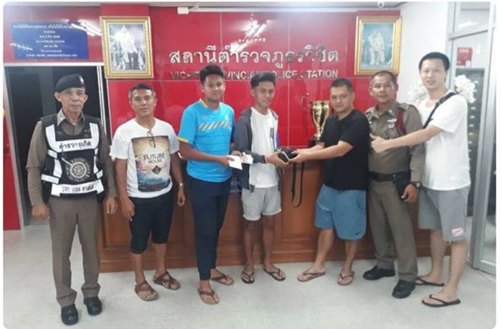 Phuket boys return tourist’s cash and belongings 