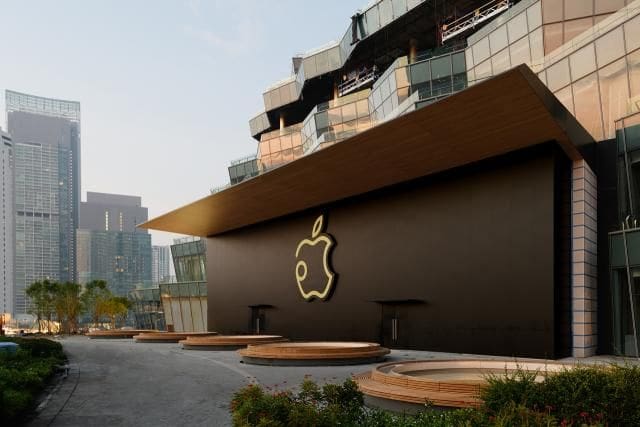 Apple Store ใหม่ กับราคา iPhone รุ่นใหม่ | The Thaiger