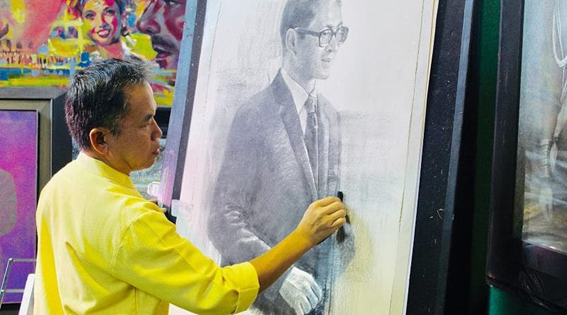 Chiang Rai’s Suwit Jaipom unveils charcoal portrait of HM King Bhumibol Adulyadej