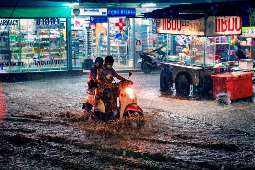 Heavy rain in spots around the country until Monday