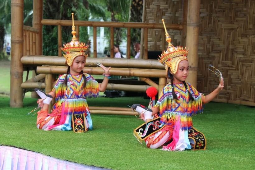 ต.ศรีสุนทร เตรียมจัดงานลอยกระทง “คิดถึงท้ายรางที่บางมะรวน ตอน บุพเพสันนิวาส” | News by The Thaiger