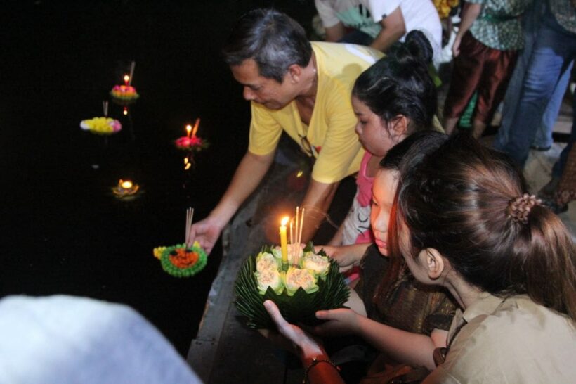 คืนลอยกระทงภูเก็ตคึกคัก เทศบาลนครฯ จัดขบวนแห่กระทงสวยงาม | The Thaiger