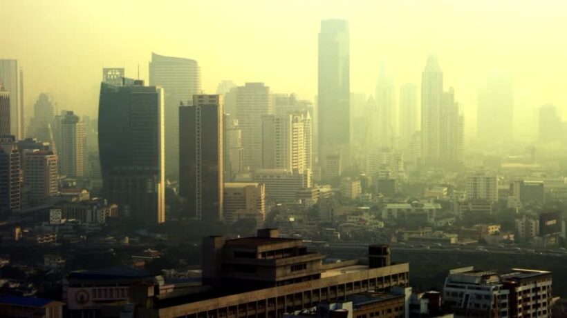 Bangkokians advised to stay inside until smog clears