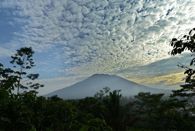 20 Indonesian volcanoes showing activity