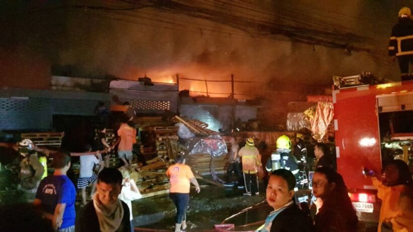 Fire in Khlong Toei destroys a row of shops