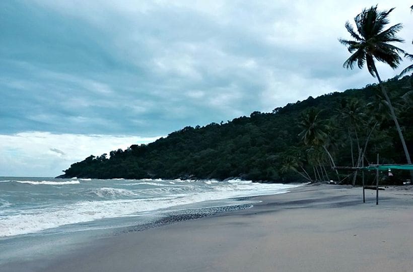 Dead man washed up on Nakhon Si Thammarat beach