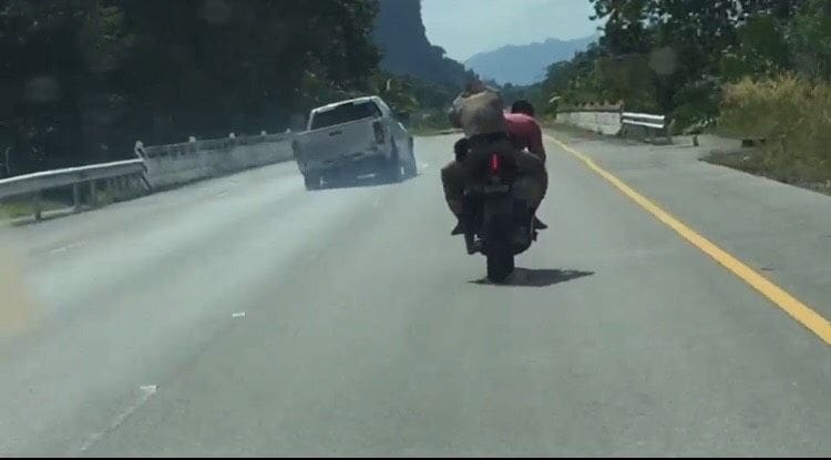 Police ride pillion on big bike to chase down a hit-and-run pick-up – VIDEO