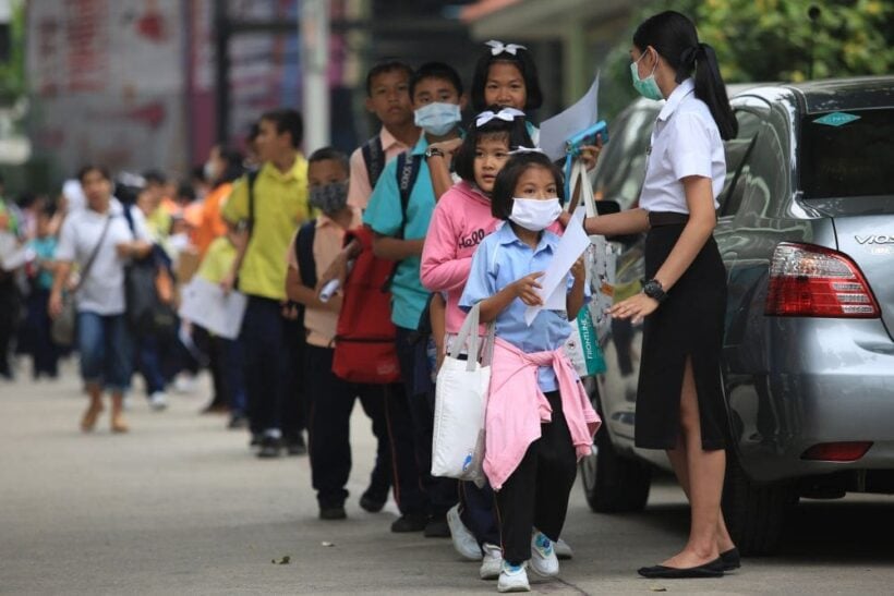 Bangkok air pollution: PM demands action and threatens limiting road traffic | News by Thaiger