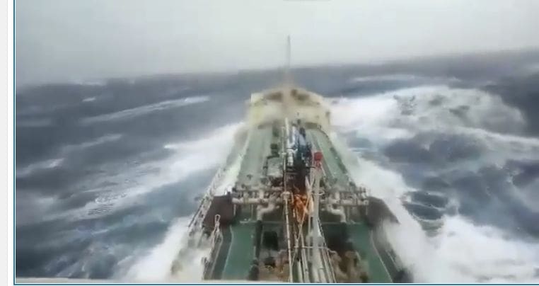 Thai oil ship battles with ‘PABUK’ off southern Vietnam – VIDEO