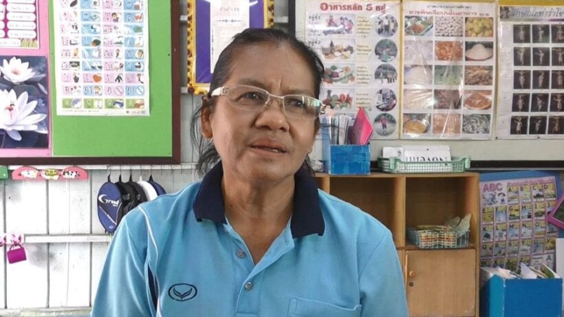 สองมือนี้ที่สร้างคน ครูวัยเกษียณ มุ่งมั่นสอนนักเรียนต่อ โดยไม่ขอรับค่าจ้าง | The Thaiger