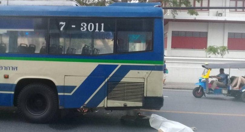 Foreign man crushed under Bangkok bus in apparent suicide