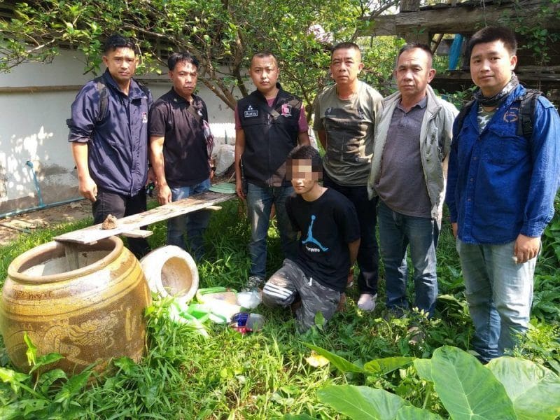 รวบหนุ่มลำปาง ซุกยาเสพติดในโอ่งมังกรหลังบ้าน | The Thaiger