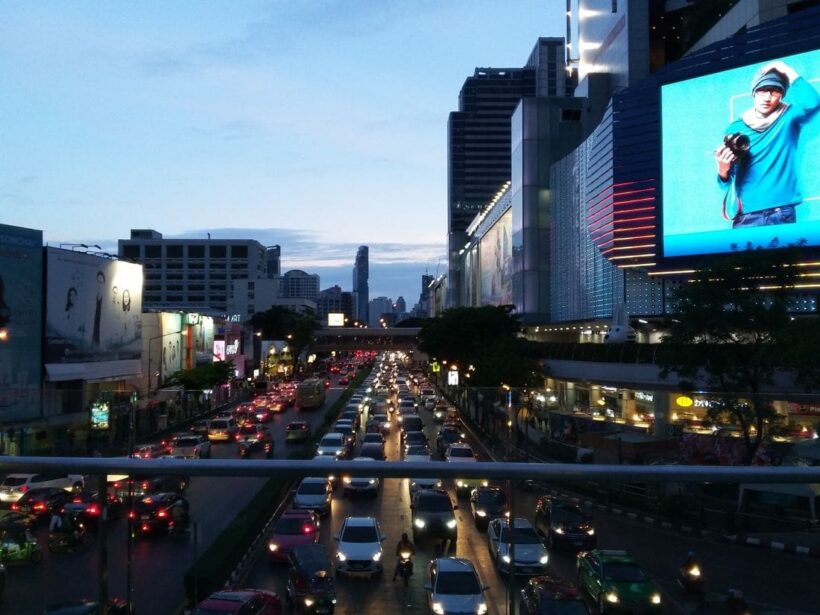 สนช. ผ่าน พรบ.จราจรใหม่ เพิ่มโทษแช่ขวา – เมาขี่จักรยานปรับ 500 | The Thaiger