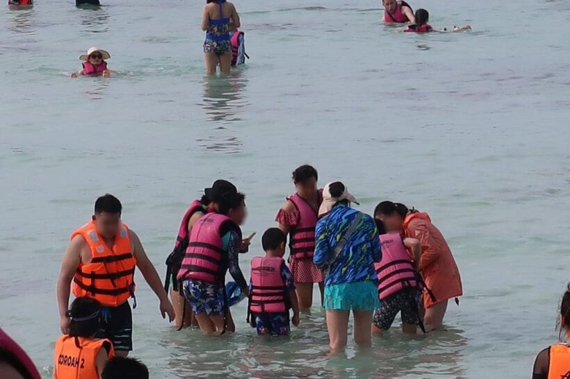 Chinese tourists caught on camera removing sea stars at Coral Island