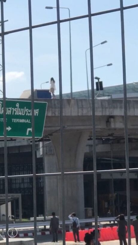 Lithuanian woman saved from jumping from upper roadway at Phuket Airport – VIDEO | News by Thaiger
