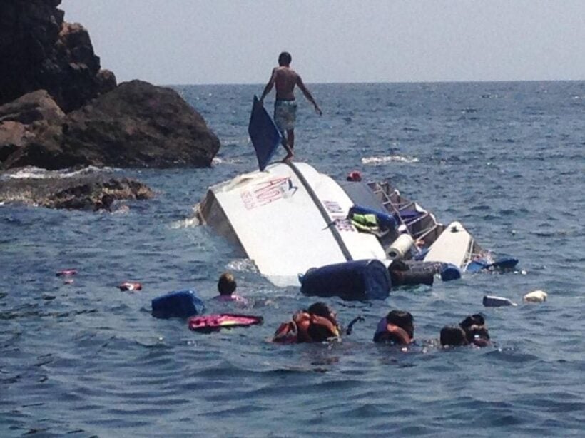 43 foreign Phuket tourists saved after speedboat capsizes on way to Koh Phi Phi – VIDEO