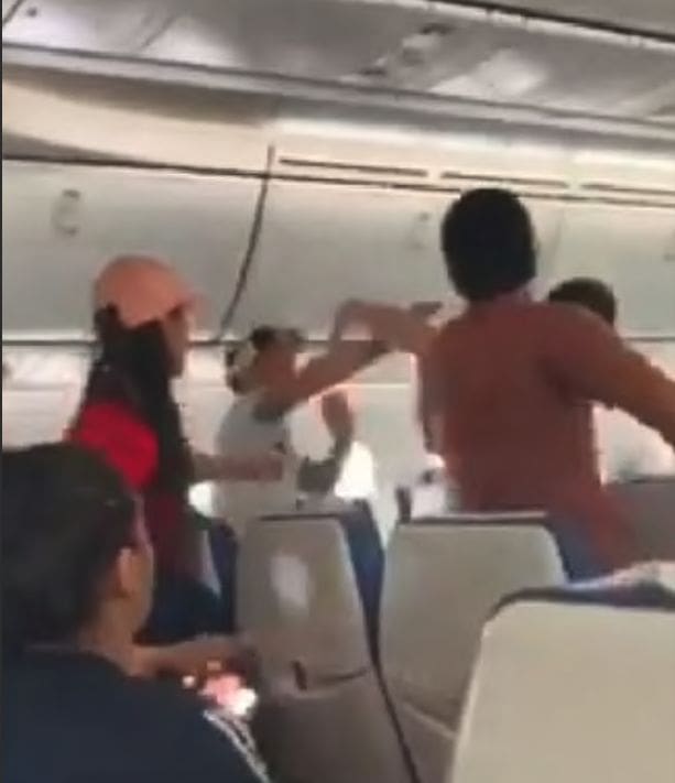 Scoot passengers jump in to help restrain man, pilot diverts flight