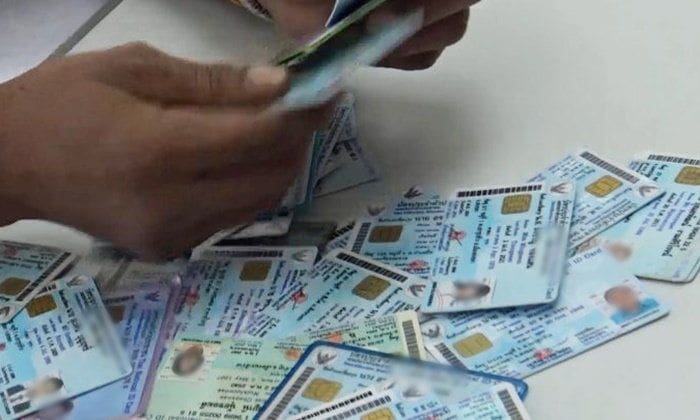 คนเก็บขยะตะลึง พบบัตรประชาชน 42 ใบ ถูกทิ้งกองขยะ เมืองสงขลา | The Thaiger