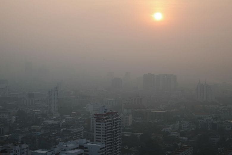 BKK authorities short on solutions to smog *Thaiger Bites