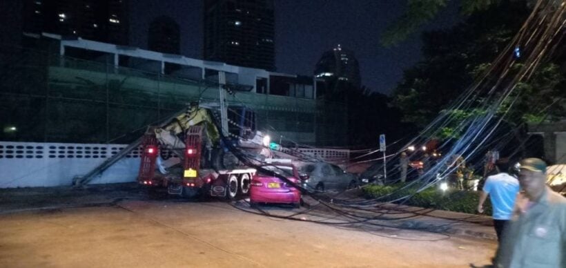 Truck pulls down electric poll, damaging cars in Bangkok | News by Thaiger